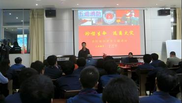 德赢VWIN邀请福建省消协消安防火宣传中心主任教官为员工作消防安全培训